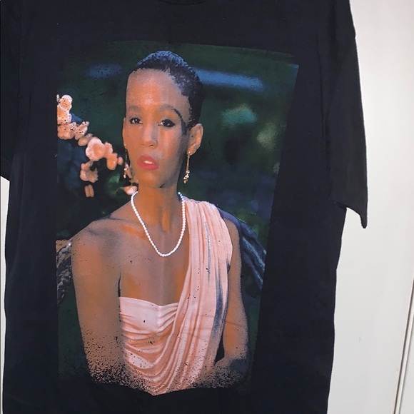 BNWOT Black and Pink Short Sleeve Graphic T-Shirt of Whitney Houston - Picture 2 of 5